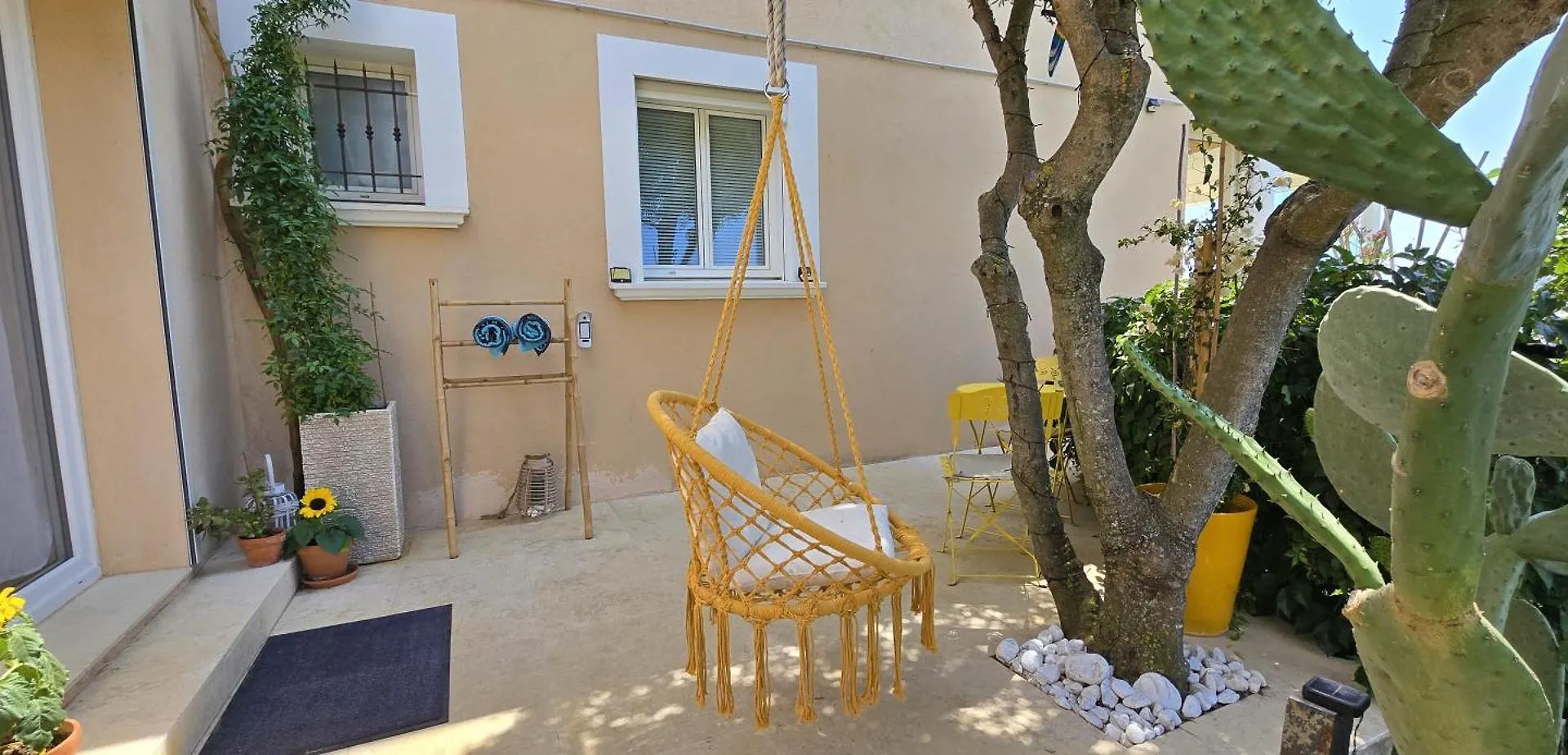 Le Nid Bleu Bed and Breakfast Le Beausset