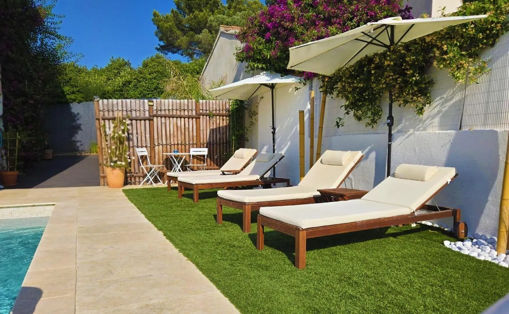 Le Nid Bleu Bed and Breakfast Le Beausset 0*,  Frankrijk